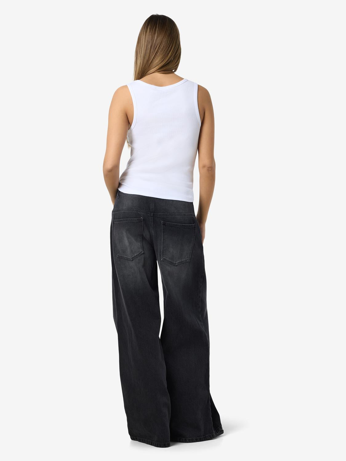 model_shot-front_full